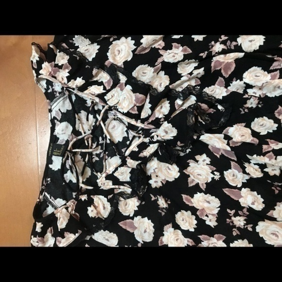 Forever 21 floral scrunched top size XS - Picture 3 of 7